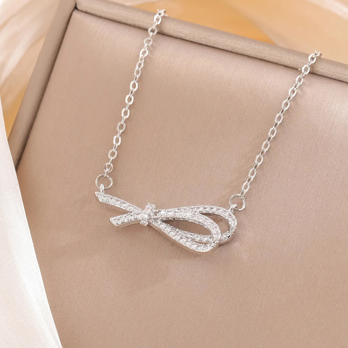 Simple Temperament 925 Sterling Silver Jewelry Persinality Wild Half-bow Clavicle Chain Pendant Necklaces  XL016