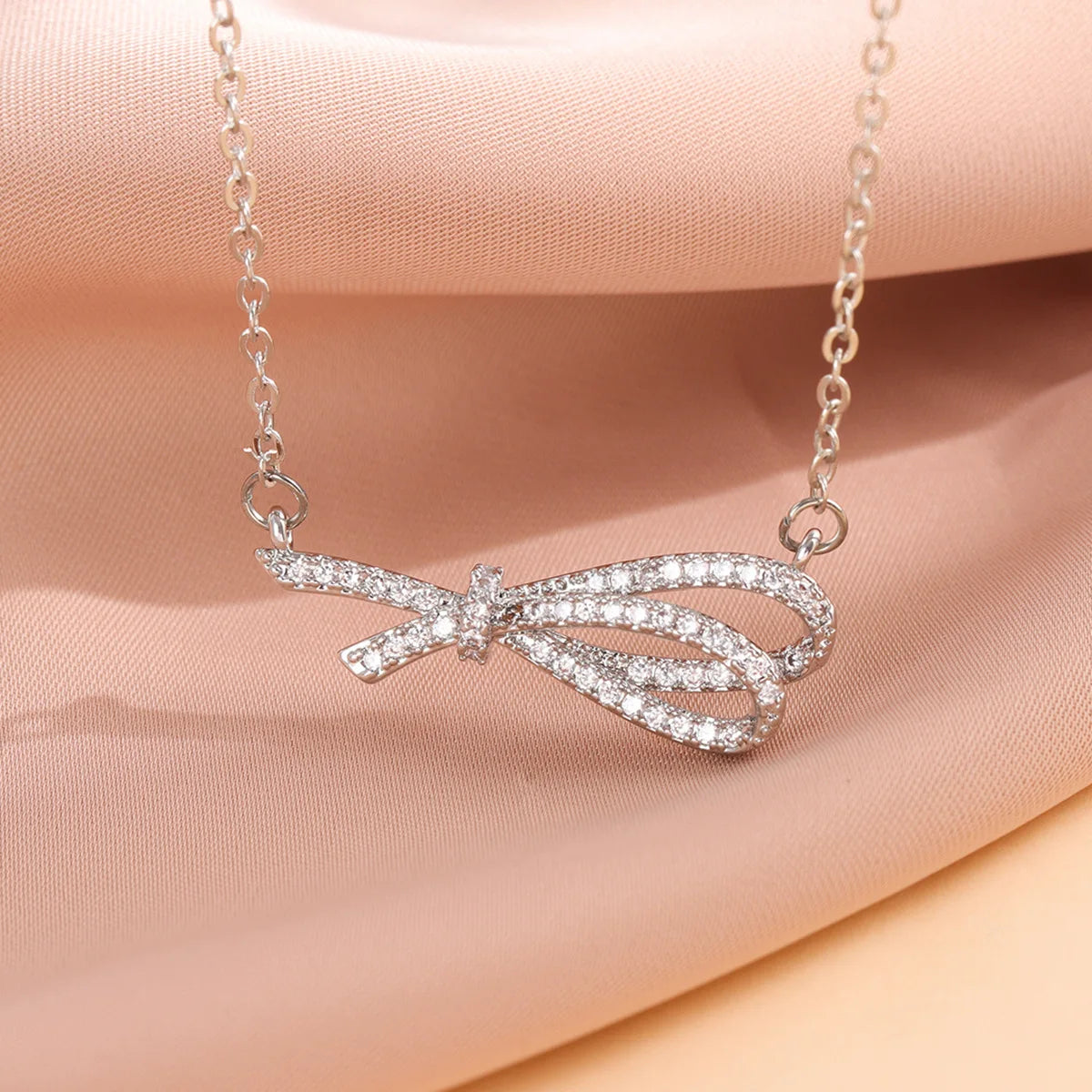 Simple Temperament 925 Sterling Silver Jewelry Persinality Wild Half-bow Clavicle Chain Pendant Necklaces  XL016