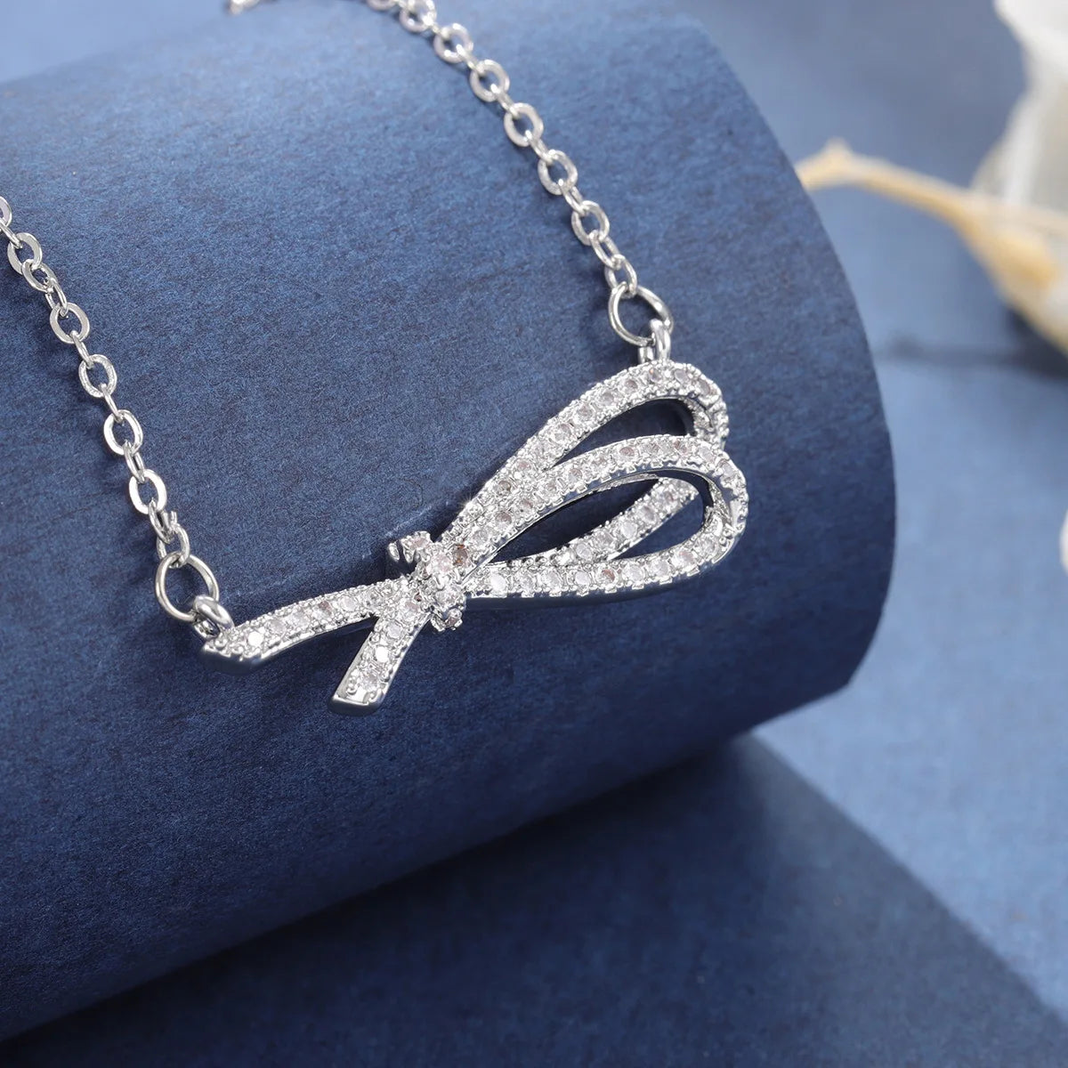 Simple Temperament 925 Sterling Silver Jewelry Persinality Wild Half-bow Clavicle Chain Pendant Necklaces  XL016